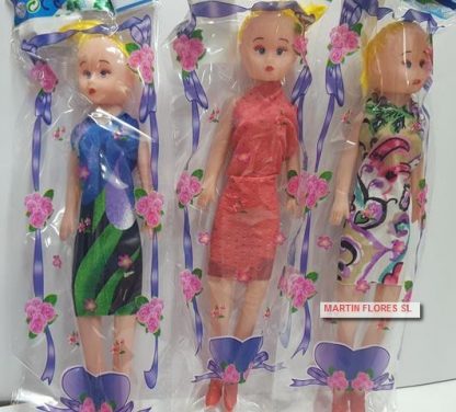 Muñeca plástico rubia