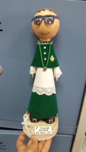 Muñeco fofucha monaguillo