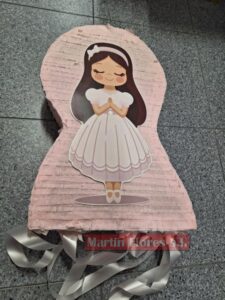 Piñata mediana comunión niña