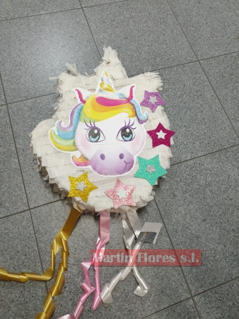 Piñata de unicornio y flores  Piñata de unicornio, Piñatas, Como