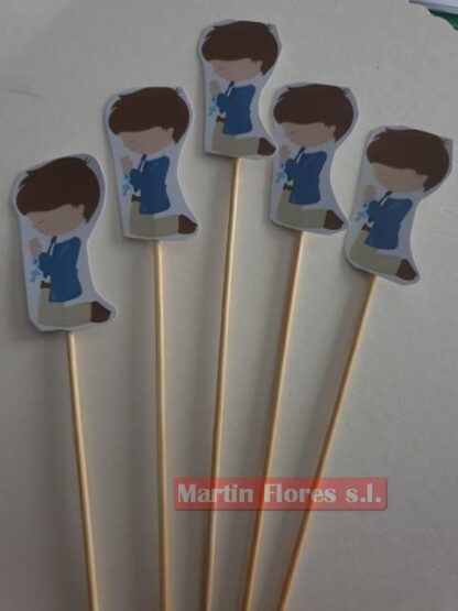 Brocheta niño figura decoración comunión crema - Imagen 2