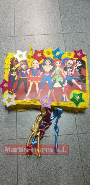 Piñata 3d figura SuperGirl