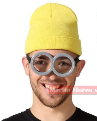 Gorro amarillo y gafas