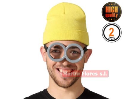 Gorro amarillo y gafas