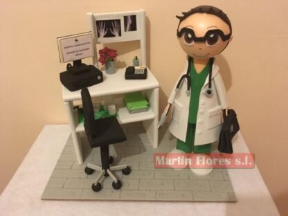 Muñeco fofucha médico con despacho
